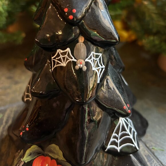 MINT 2004 Fenton Hand Painted and Signed Halloween “Christmas” Tree (#5563 ZB) - Picture 8 of 15